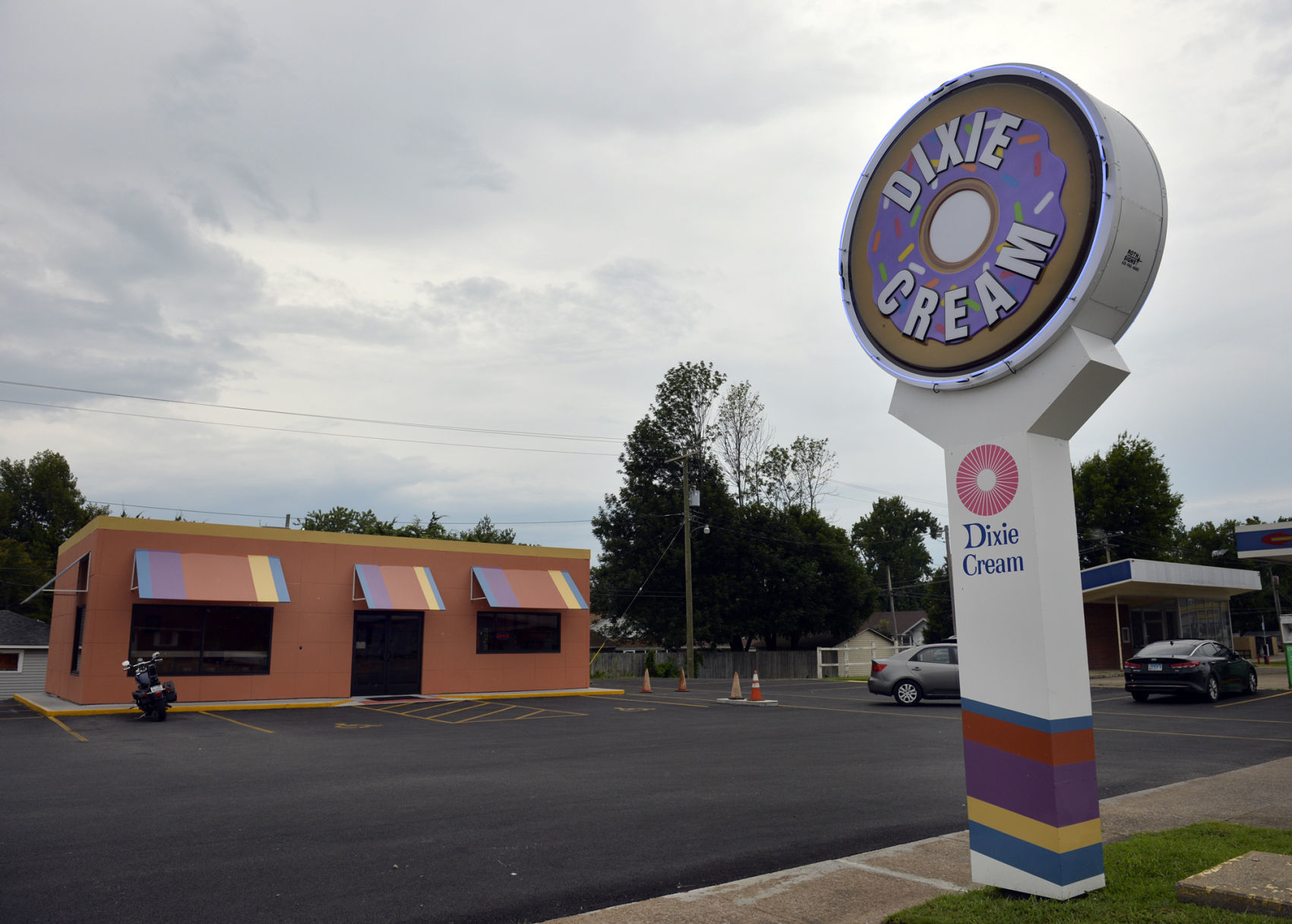 081018-nws-herrin-donuts-2.jpg